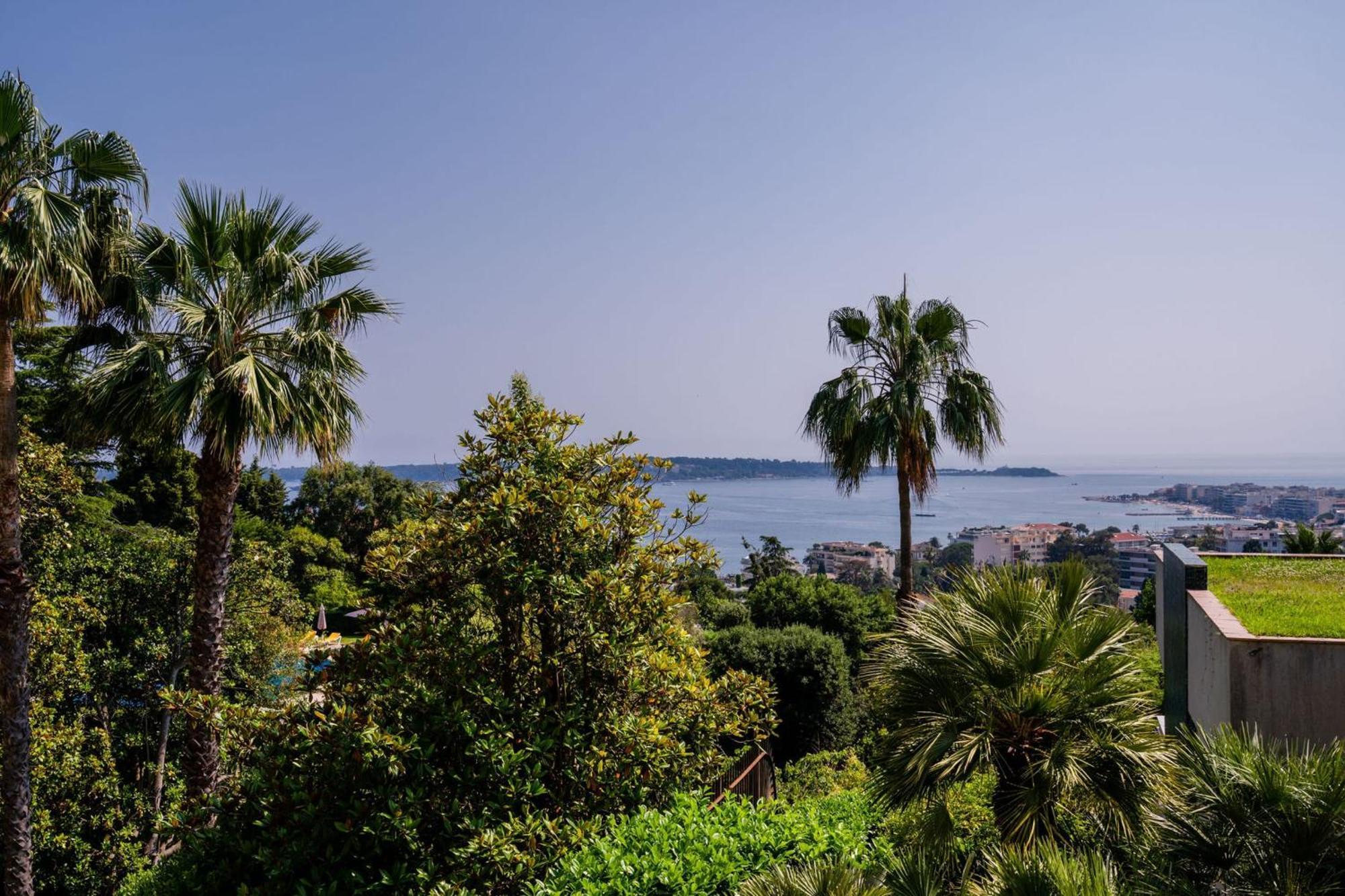 2-br Luxury With Sea View And Pool *